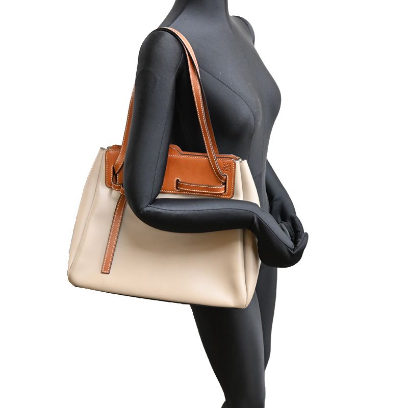 Loewe Shoulder Bag Beige — view 9