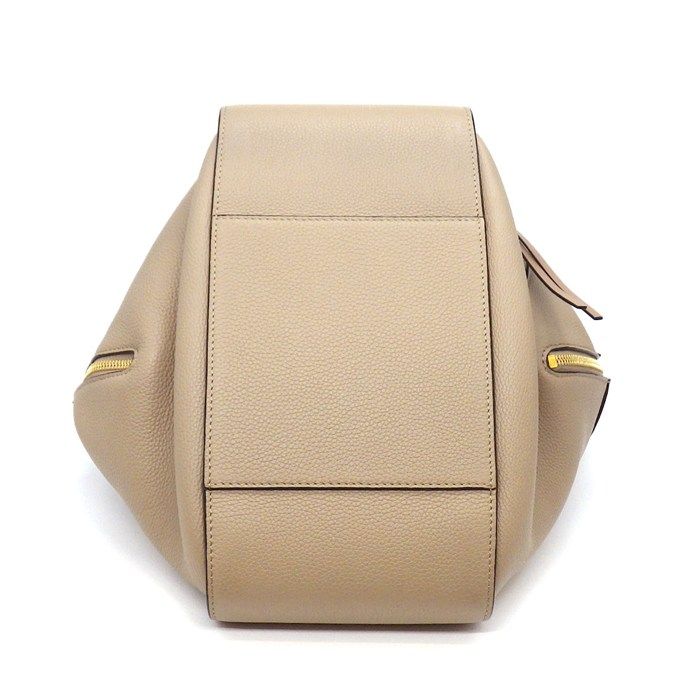 Loewe Shoulder Bag Hammock Small Sand Soft Grain Calf Gold — view 4