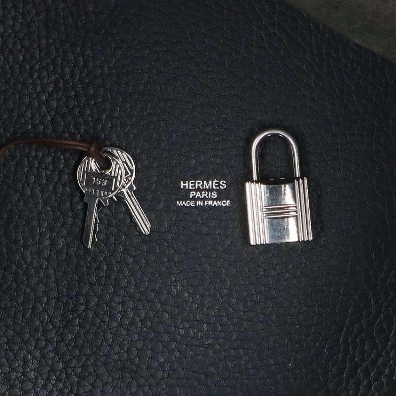 Hermes Picotin Lock MM Taurillon Clemence Handbag MM — view 3