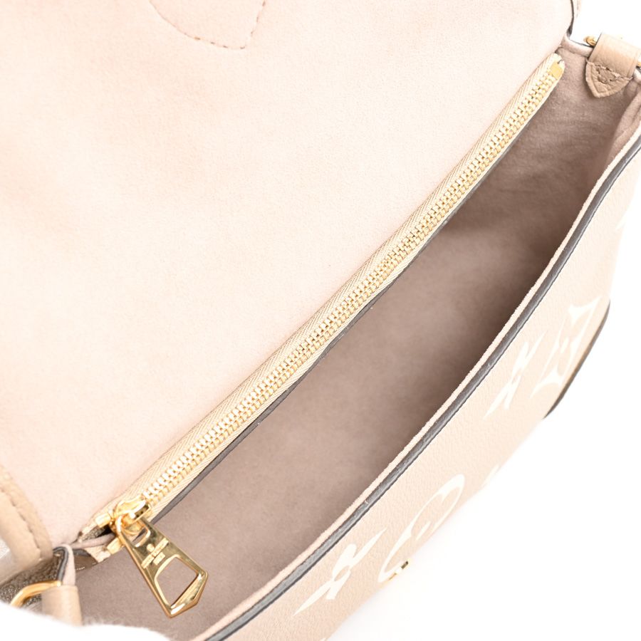 Louis Vuitton Shoulder Bag Diane — view 4