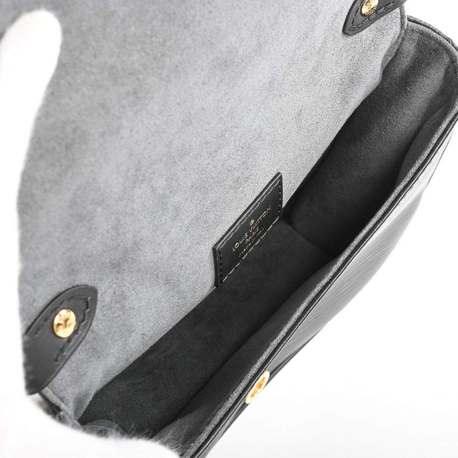 Louis Vuitton Handbag Saumur BB — view 4