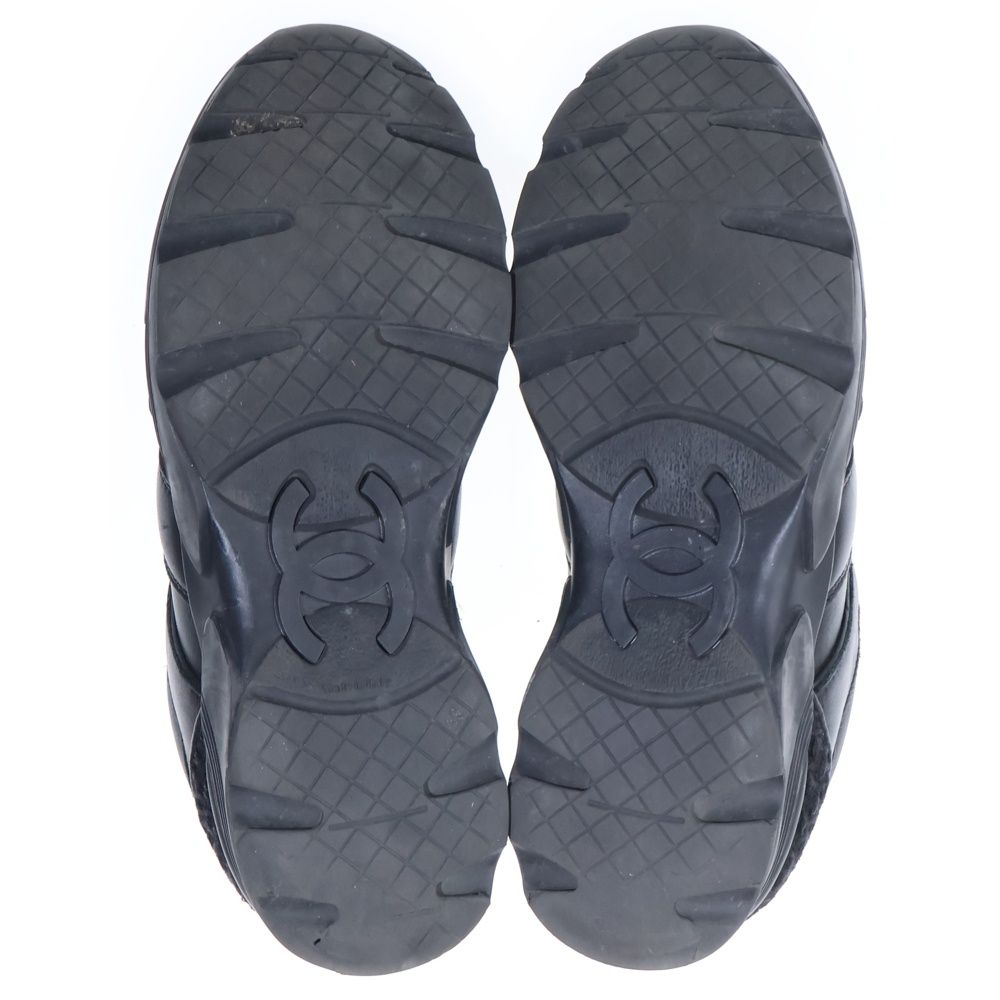 Chanel Leather Tweet Sneakers CC Logo Silver Black — view 5