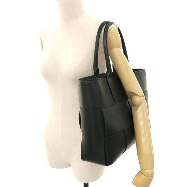 Bottega Veneta Midi Amualcot Shoulder Bag — view 9