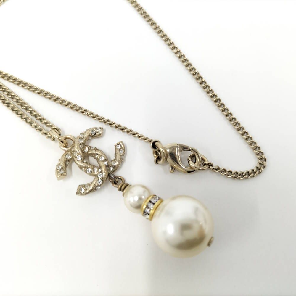 Chanel Pearl Necklace Rhinestone Plated Gold — view 7