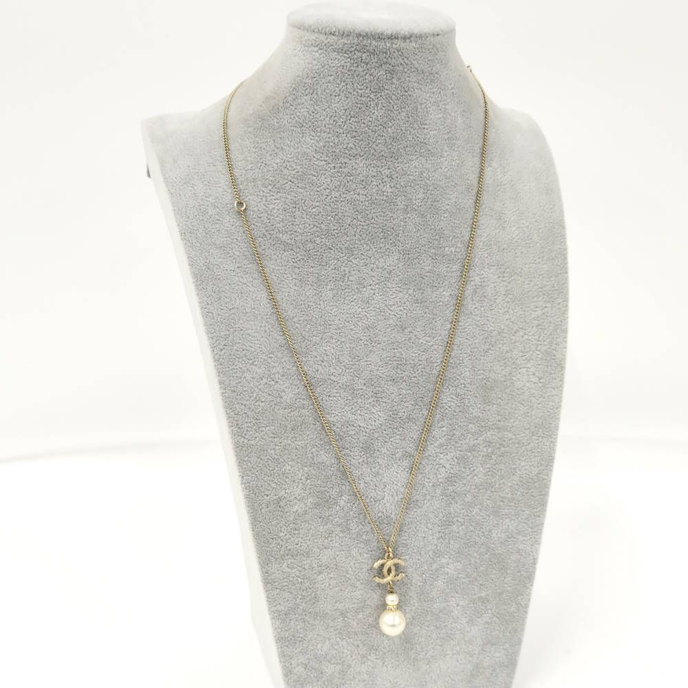 Chanel Pearl Necklace Rhinestone Plated Gold — view 8