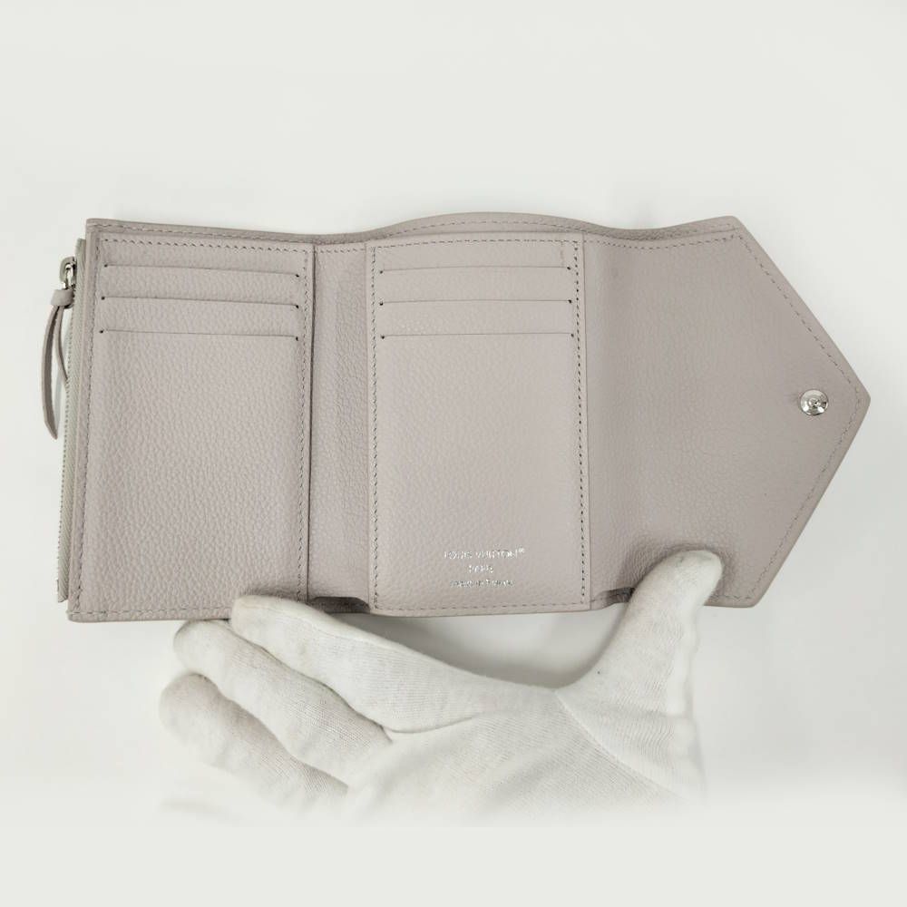 Louis Vuitton Portefeuille Victorine Monogram Empreinte Bloom Wallet — view 2