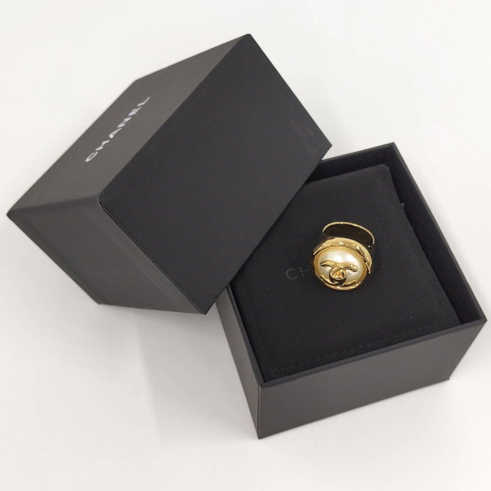 Chanel CC Logo Pearl Ring Gold Plated — view 9