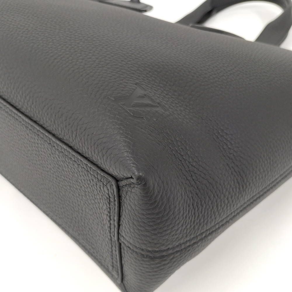 Louis Vuitton Cabas Voyage Tote Taurillon Leather Black — view 3