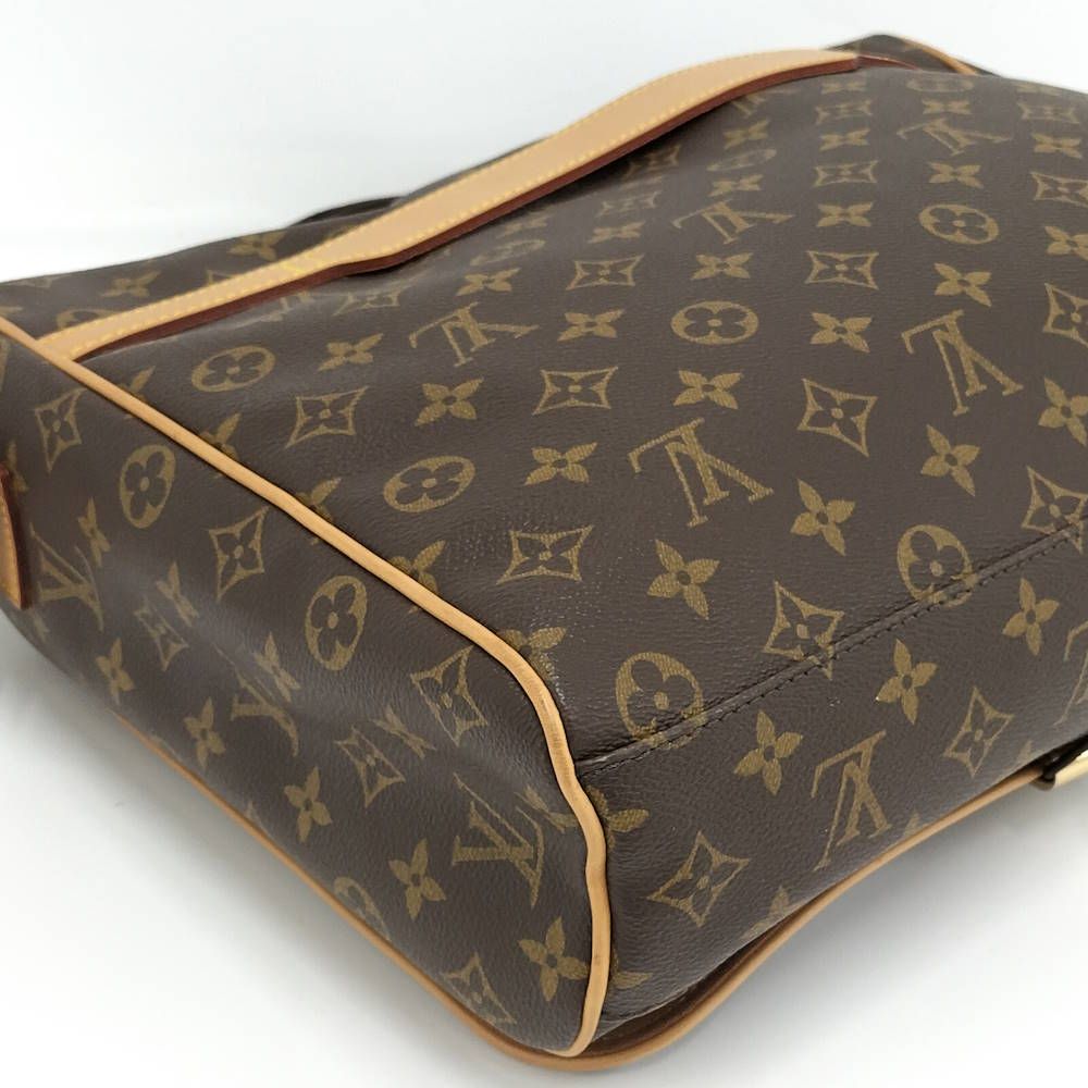 Louis Vuitton Aves Messenger Bag Monogram — view 5