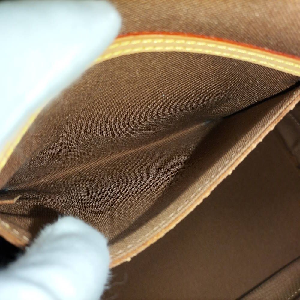 Louis Vuitton Alma Handbag Monogram — view 9