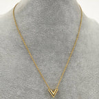 Louis Vuitton Essential Necklace Plated Gold — view 9