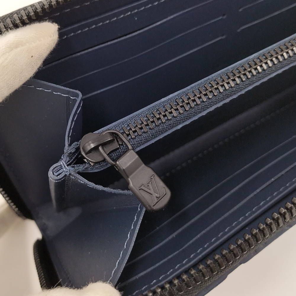 Louis Vuitton Zippy Wallet Horizontal Zip Around Monogram Shadow — view 7