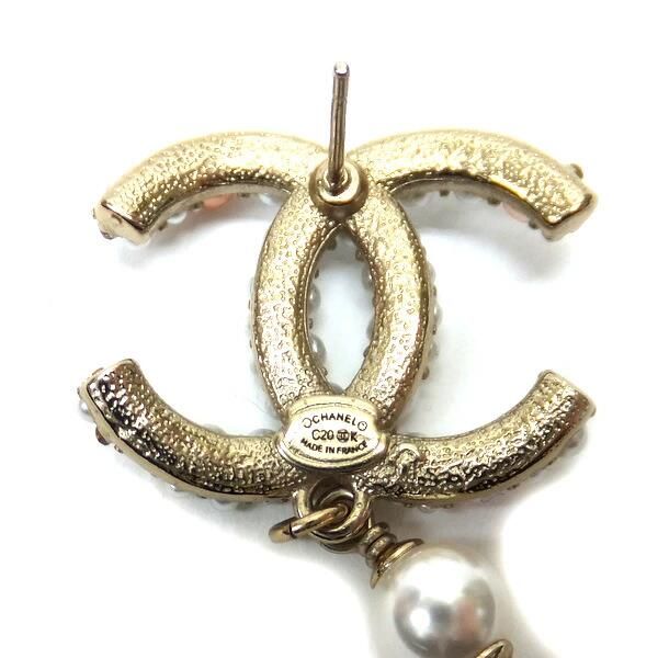 Chanel Swing Earrings Metal Costume Pearl Champagne Gold White CC — view 3