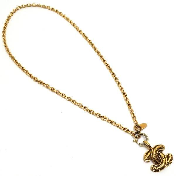 Chanel Necklace Metal Gold Cc Quilted — view 2