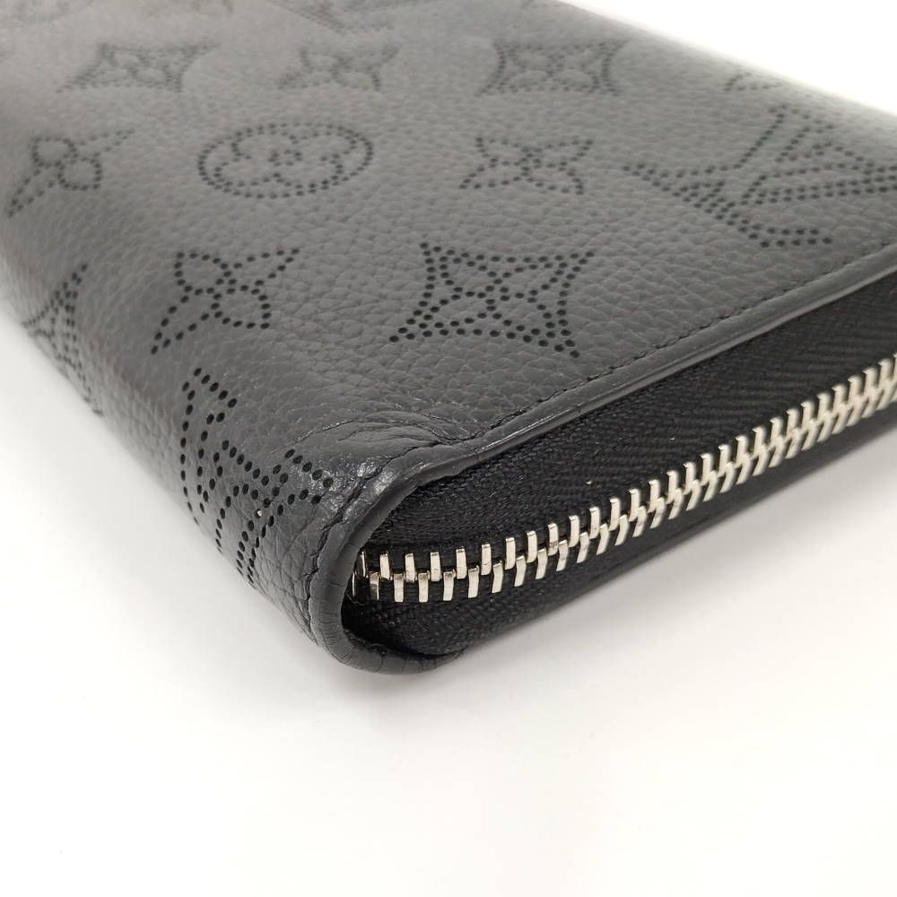 Louis Vuitton Zippy Wallet Mahina Monogram Noir Black — view 6