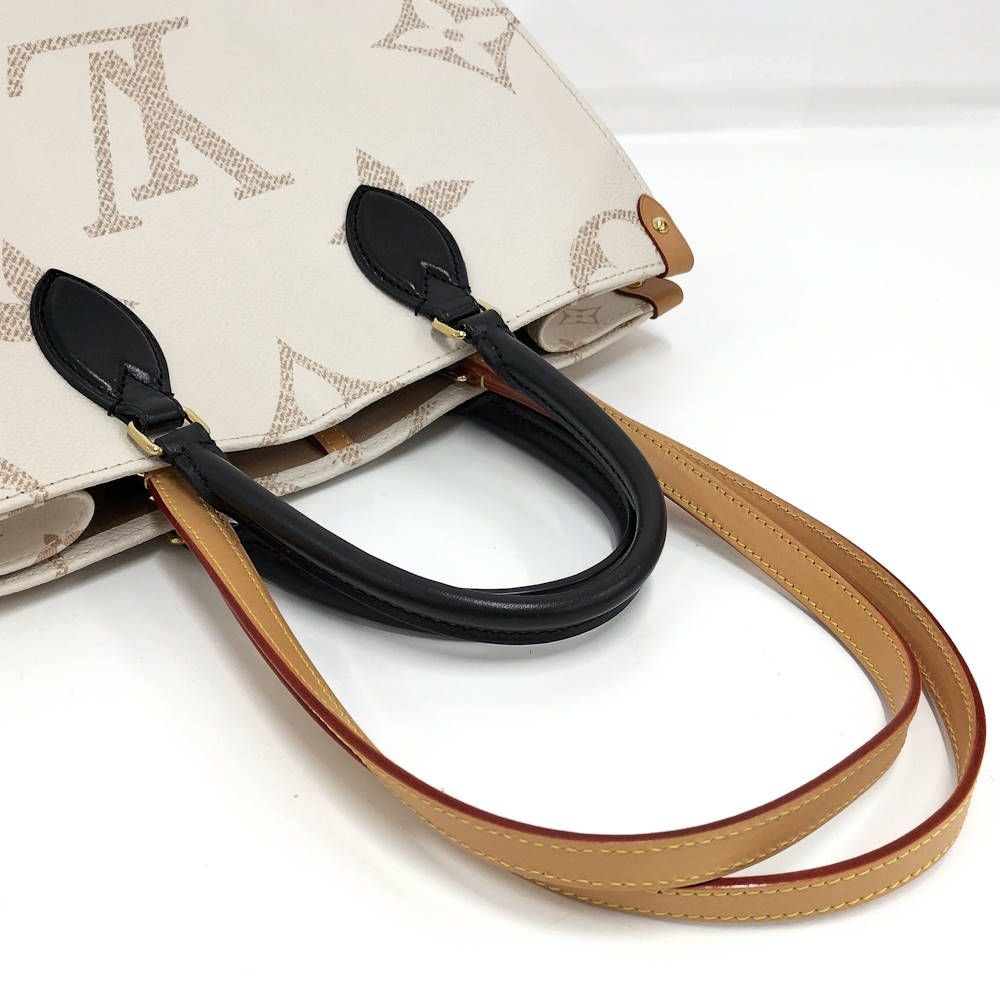 Louis Vuitton On The Go MM 2-Way Bag Monogram Giant Cream Black — view 6