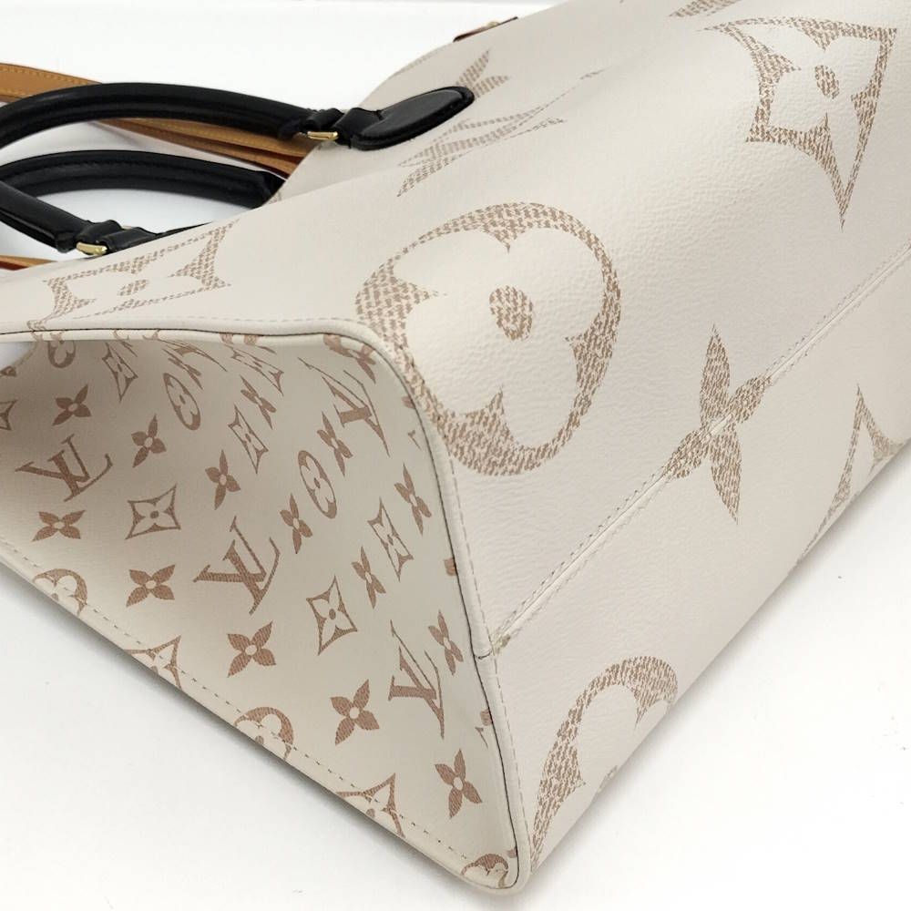 Louis Vuitton On The Go MM 2-Way Bag Monogram Giant Cream Black — view 4