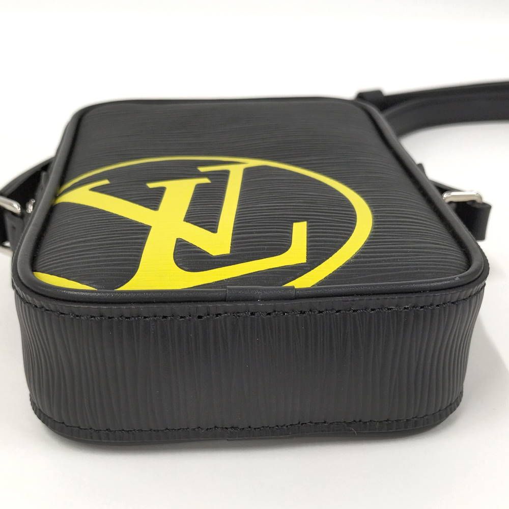 Louis Vuitton Danube PM LV Circle Shoulder Bag Epi Leather Noir Black — view 5