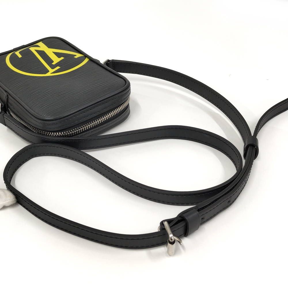 Louis Vuitton Danube PM LV Circle Shoulder Bag Epi Leather Noir Black — view 4