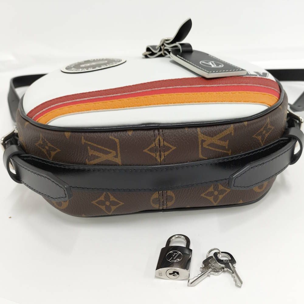 Louis Vuitton Chapeau Small Shoulder Bag LV Air Line Monogram — view 4