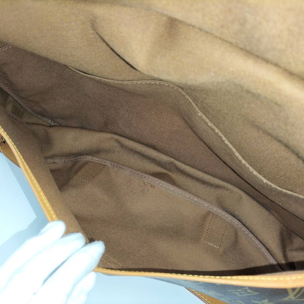 Louis Vuitton Saumur 43 Shoulder Bag Monogram — view 9