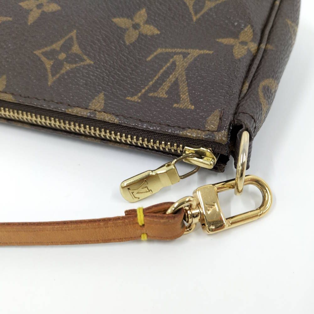 Louis Vuitton Pochette Handbag Monogram — view 8