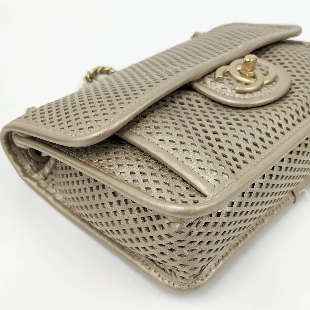 Chanel CC Logo Double Chain Shoulder Bag Leather Mesh Gold — view 3