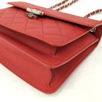 Chanel Chain Shoulder Bag CC Logo Quilted Leather Red — view 3