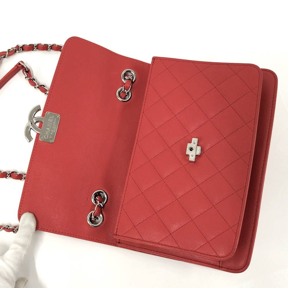 Chanel Chain Shoulder Bag CC Logo Quilted Leather Red — view 8