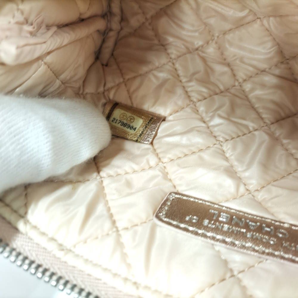 Chanel Quilted Cosmetic Pouch Metallic CC Logo Lambskin Pink — view 9