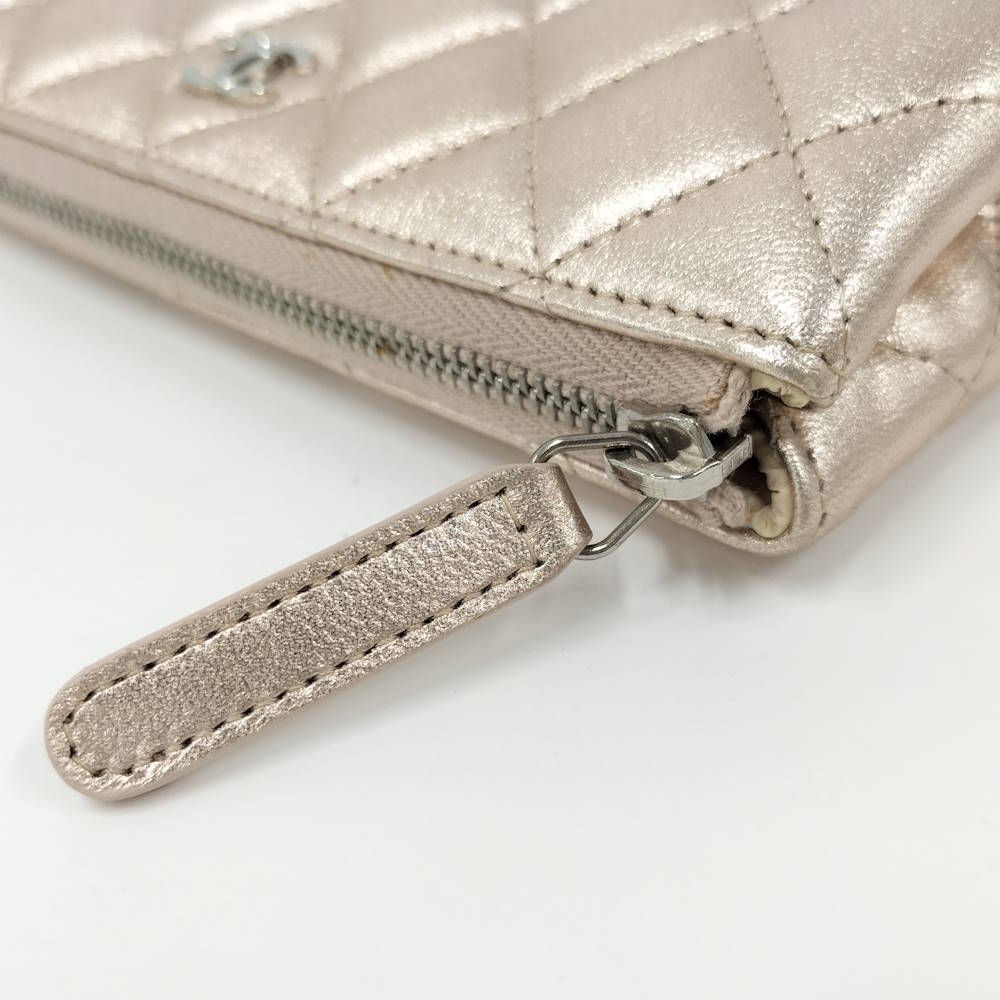 Chanel Quilted Cosmetic Pouch Metallic CC Logo Lambskin Pink — view 5
