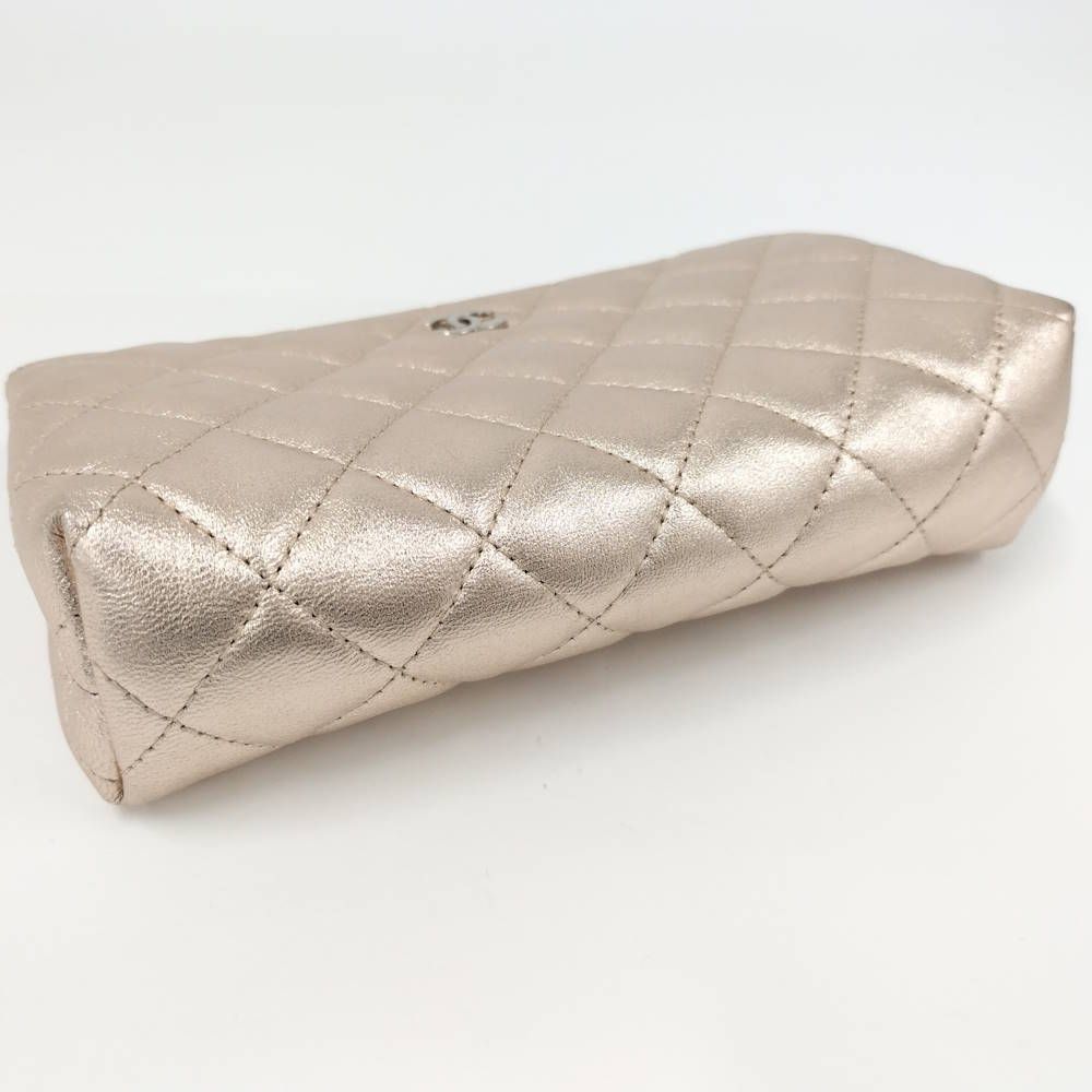 Chanel Quilted Cosmetic Pouch Metallic CC Logo Lambskin Pink — view 4