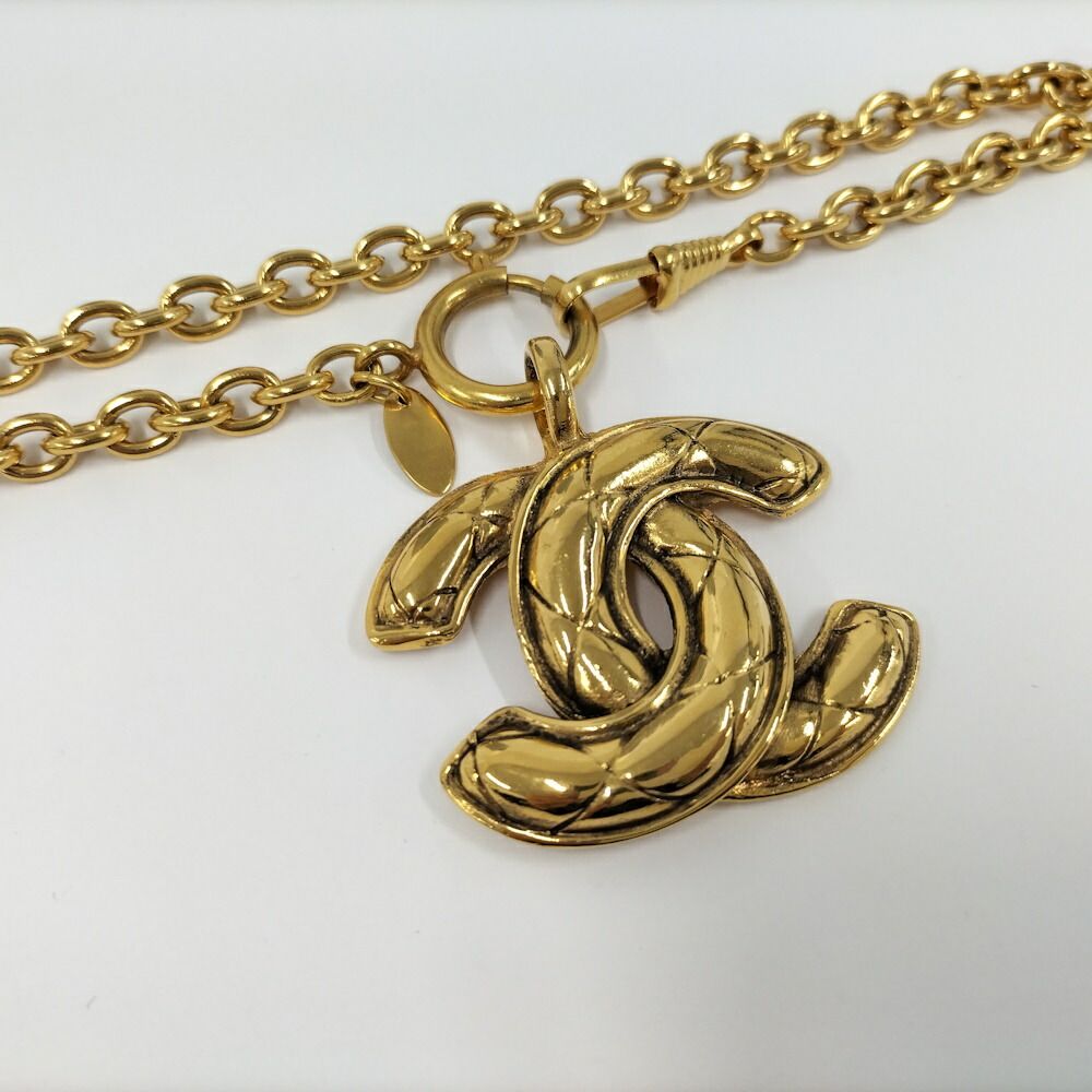Chanel CC Logo Necklace Plated Gold — view 4