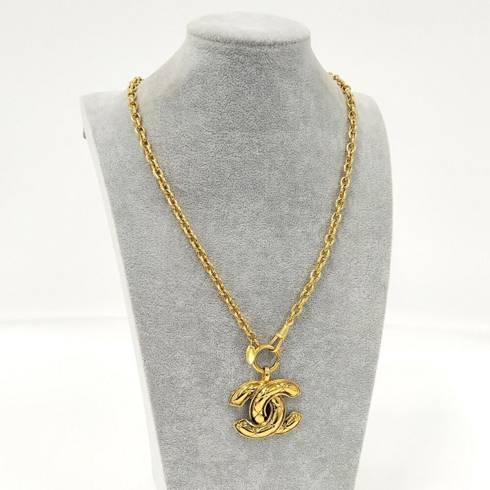 Chanel CC Logo Necklace Plated Gold — view 6