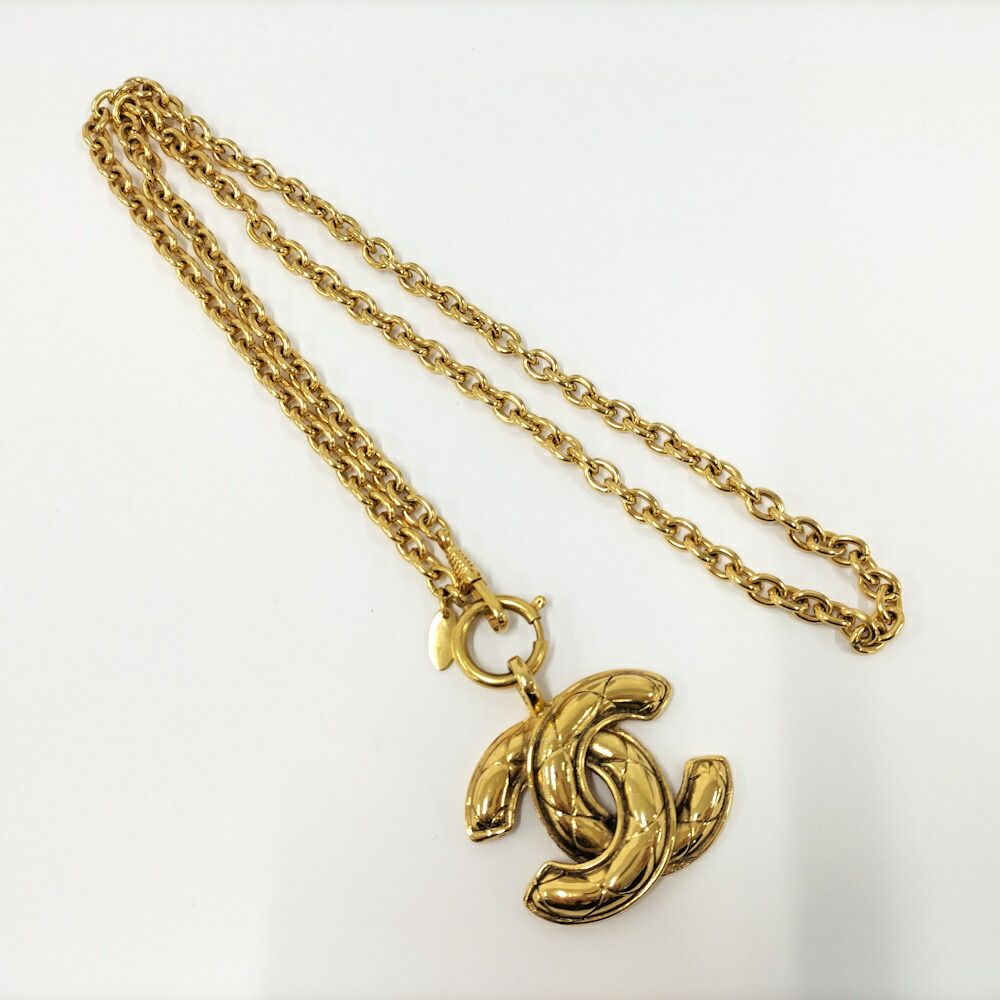 Chanel CC Logo Necklace Plated Gold — view 3