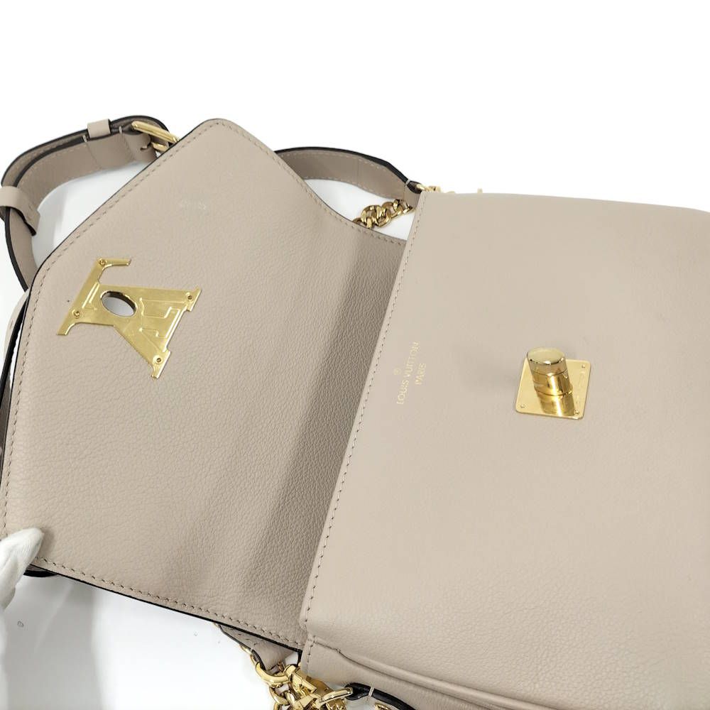 Louis Vuitton Oxford Shoulder Bag Beige — view 8