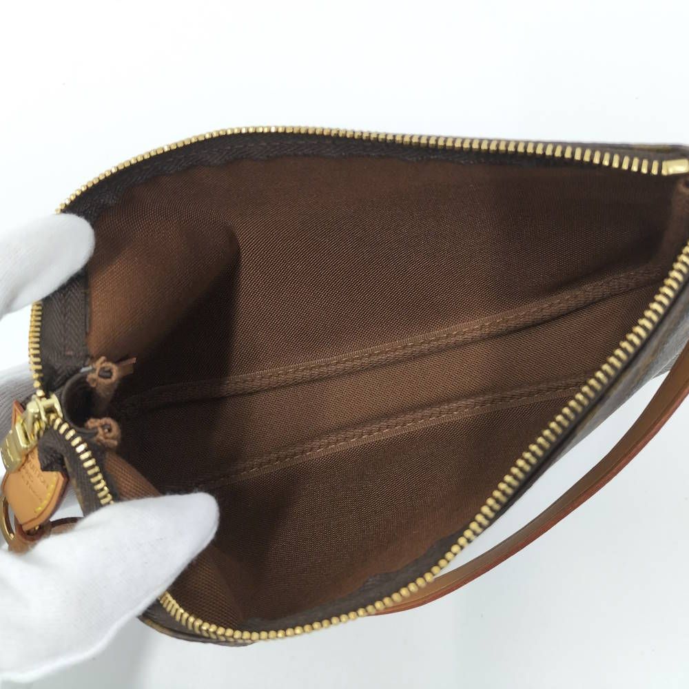 Louis Vuitton Pochette Handbag Monogram — view 9