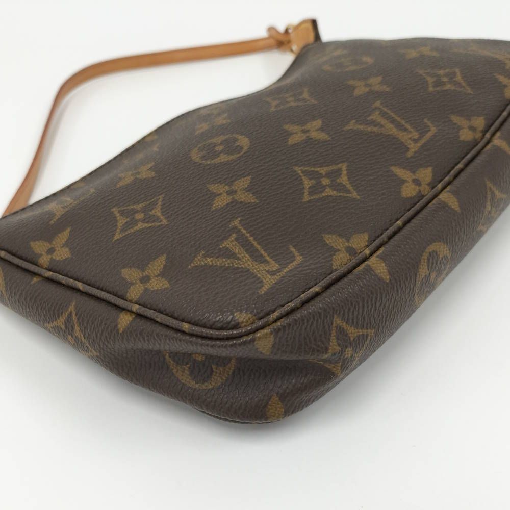 Louis Vuitton Pochette Handbag Monogram — view 3