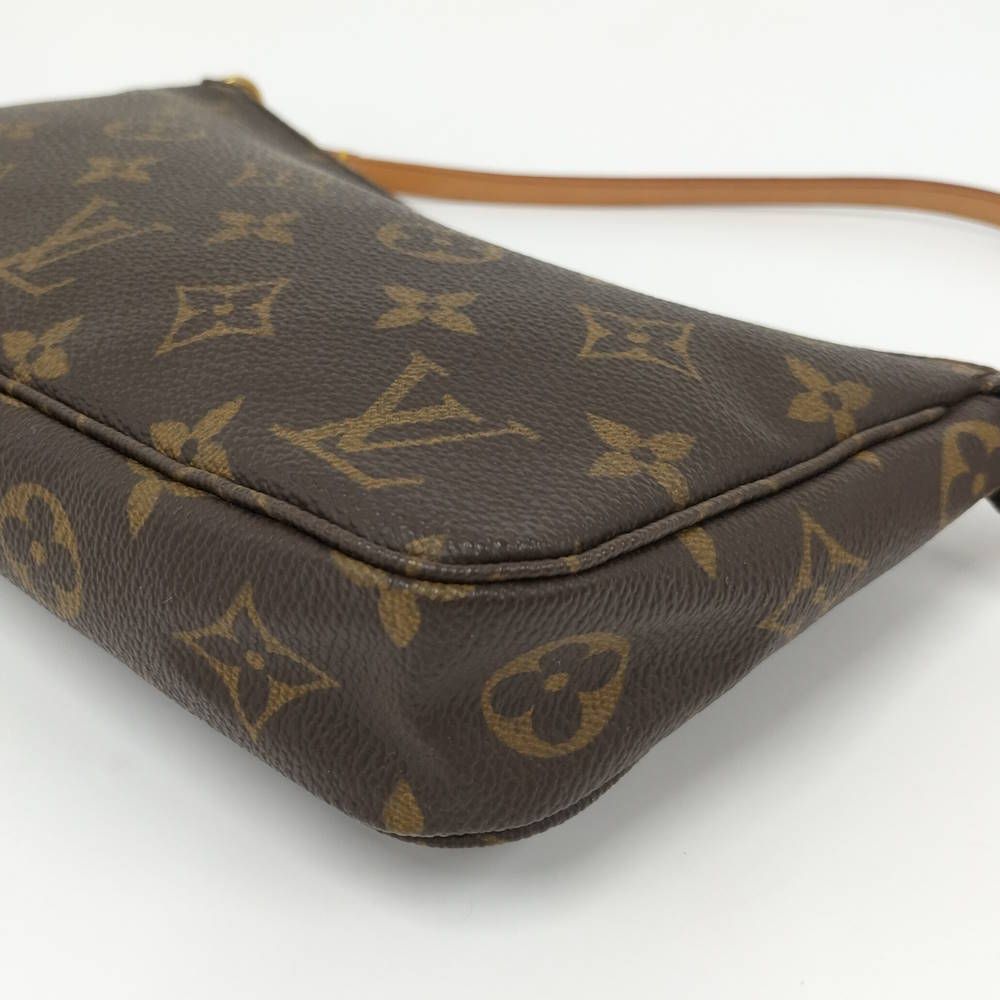 Louis Vuitton Pochette Handbag Monogram — view 4
