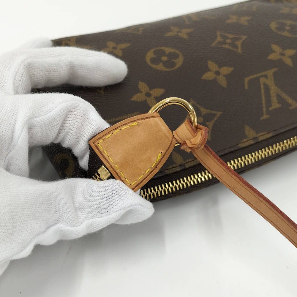 Louis Vuitton Pochette Handbag Monogram — view 7