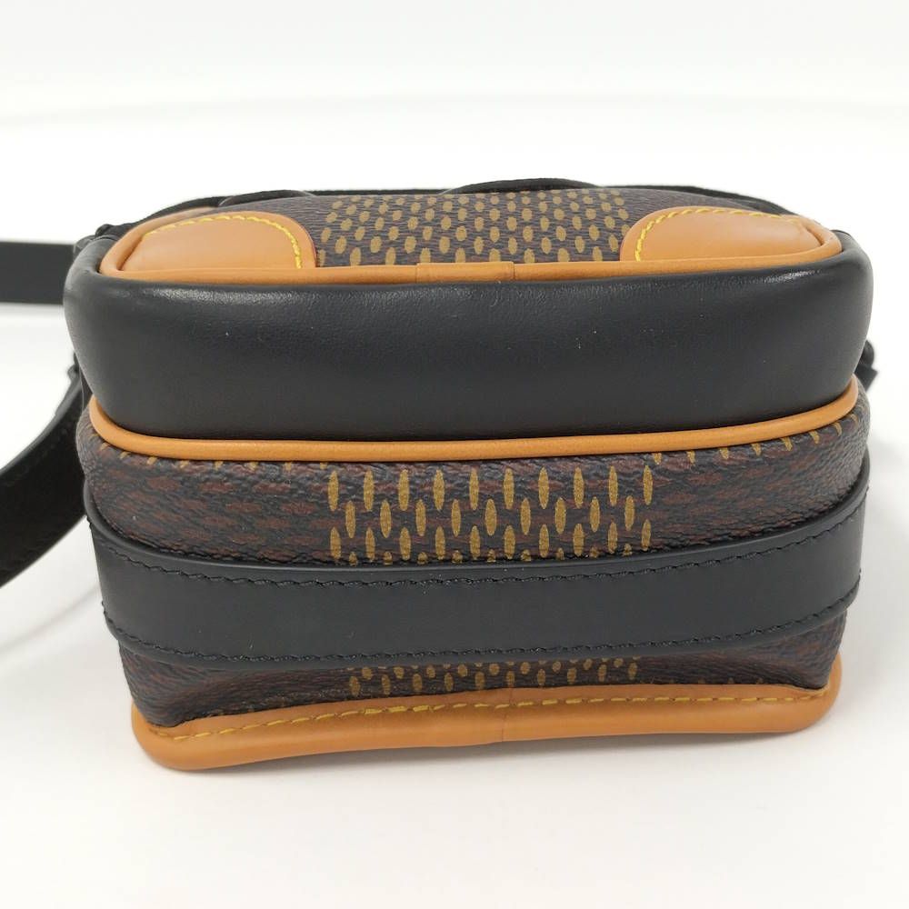 Louis Vuitton Amazon Messenger Collaboration Damier Giant Shoulder Bag — view 4