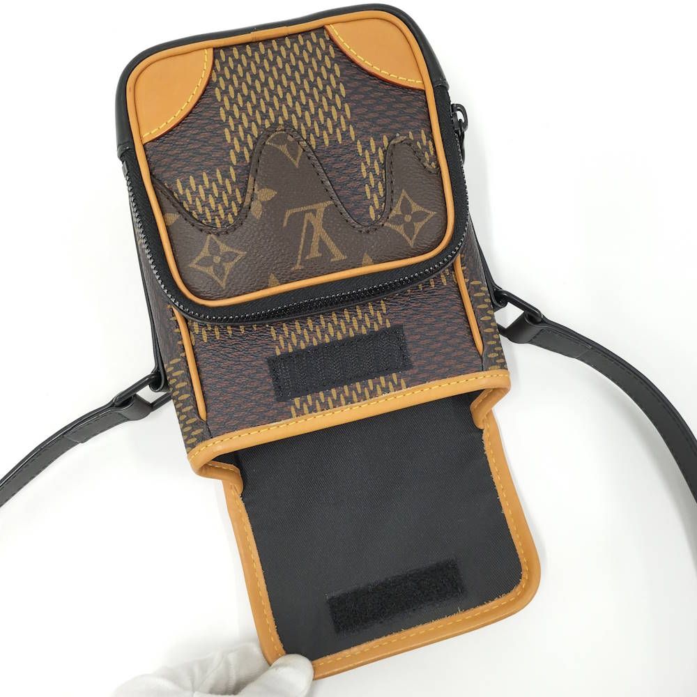 Louis Vuitton Amazon Messenger Collaboration Damier Giant Shoulder Bag — view 7