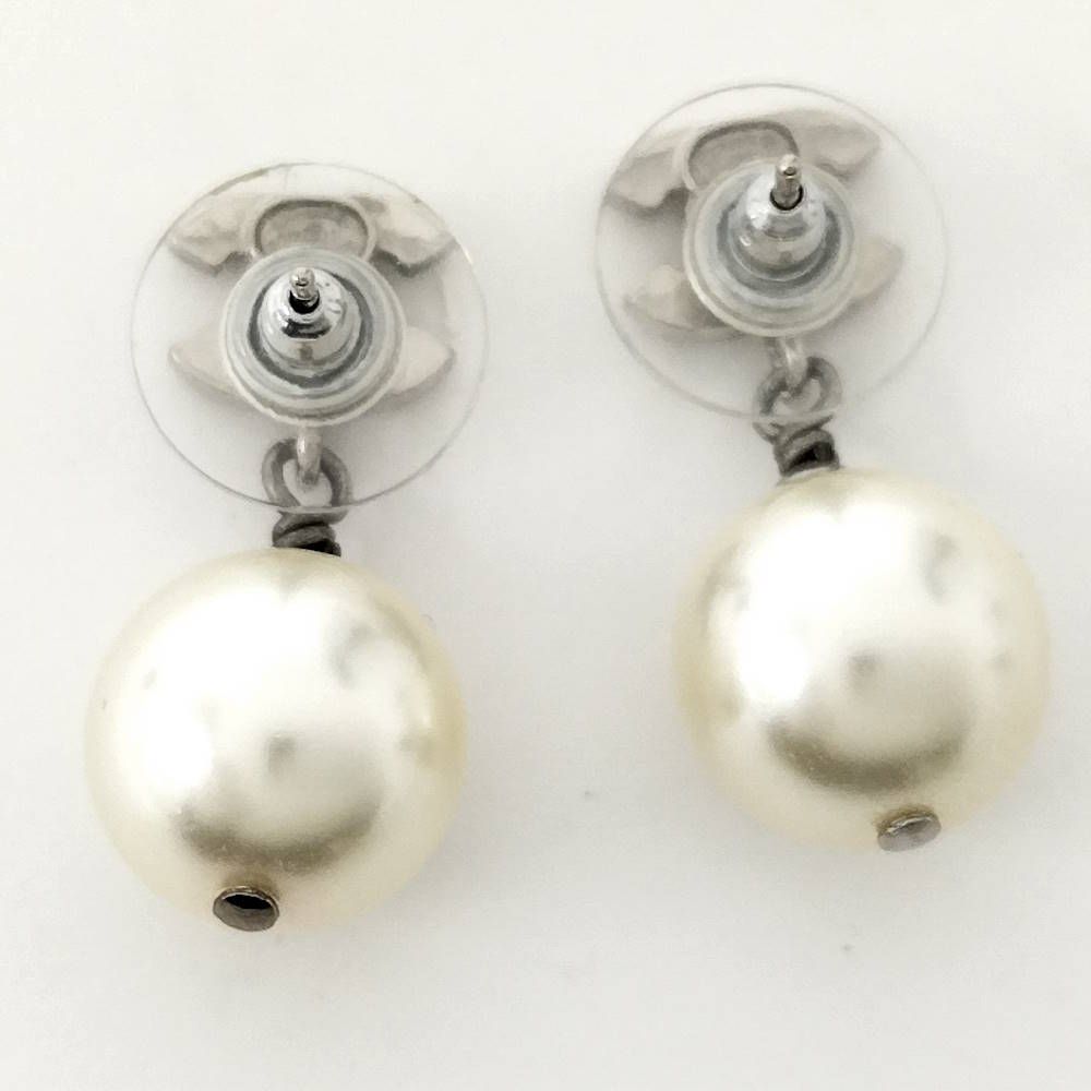 Chanel Earrings CC Logo Pearl Plated Silver — view 2