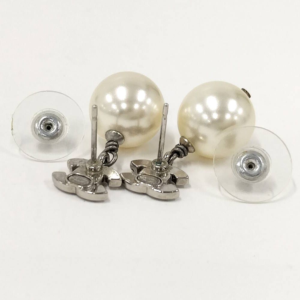 Chanel Earrings CC Logo Pearl Plated Silver — view 7