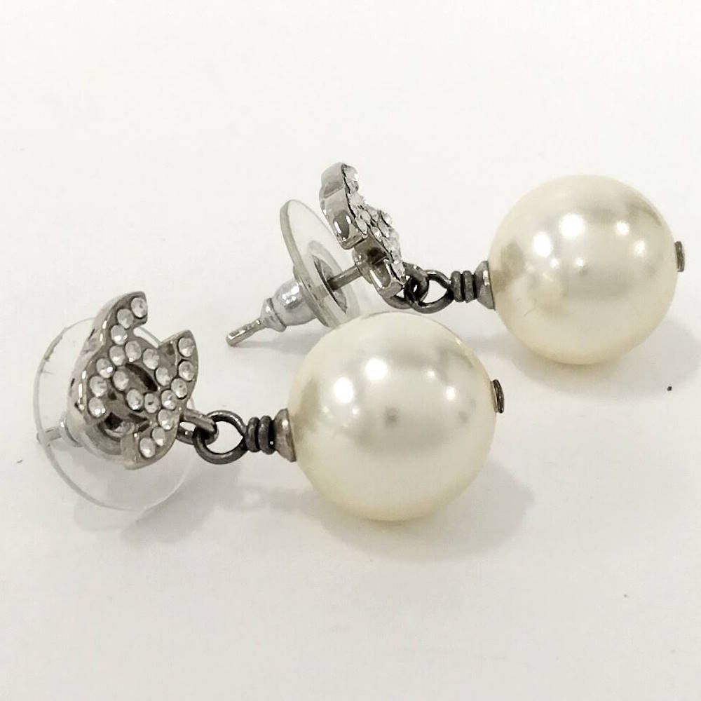 Chanel Earrings CC Logo Pearl Plated Silver — view 3