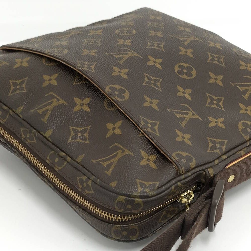 Louis Vuitton Trotteur Boble Shoulder Bag Monogram — view 3