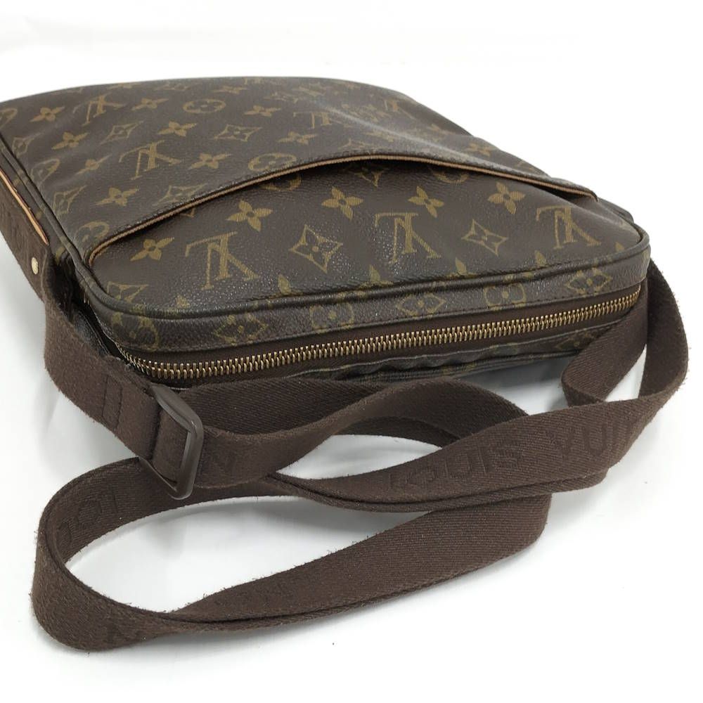 Louis Vuitton Trotteur Boble Shoulder Bag Monogram — view 6