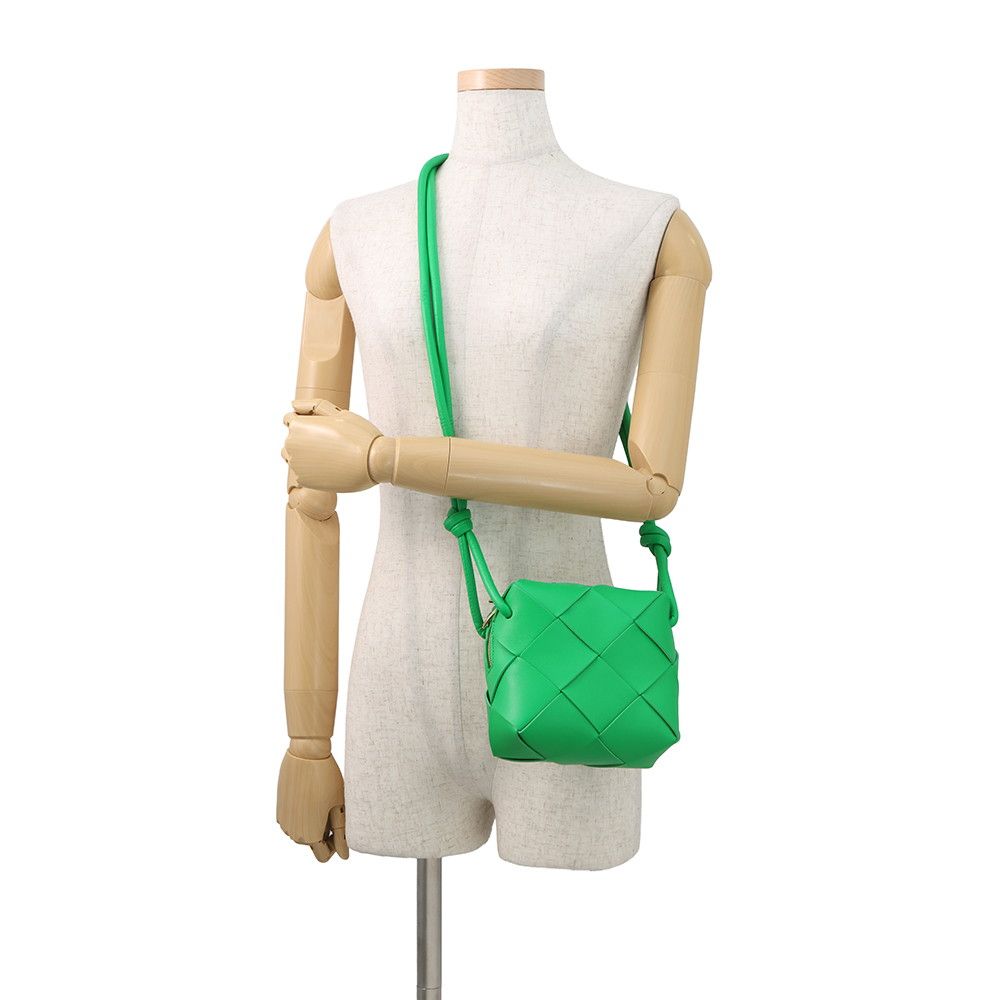 Bottega Veneta Shoulder Bag Maxi Intrecciato Mini Cassette Lambskin — view 4