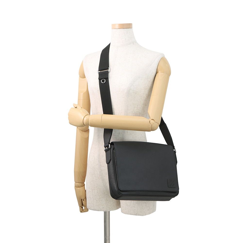 Louis Vuitton Shoulder Bag Damier Infini District PM Black — view 4