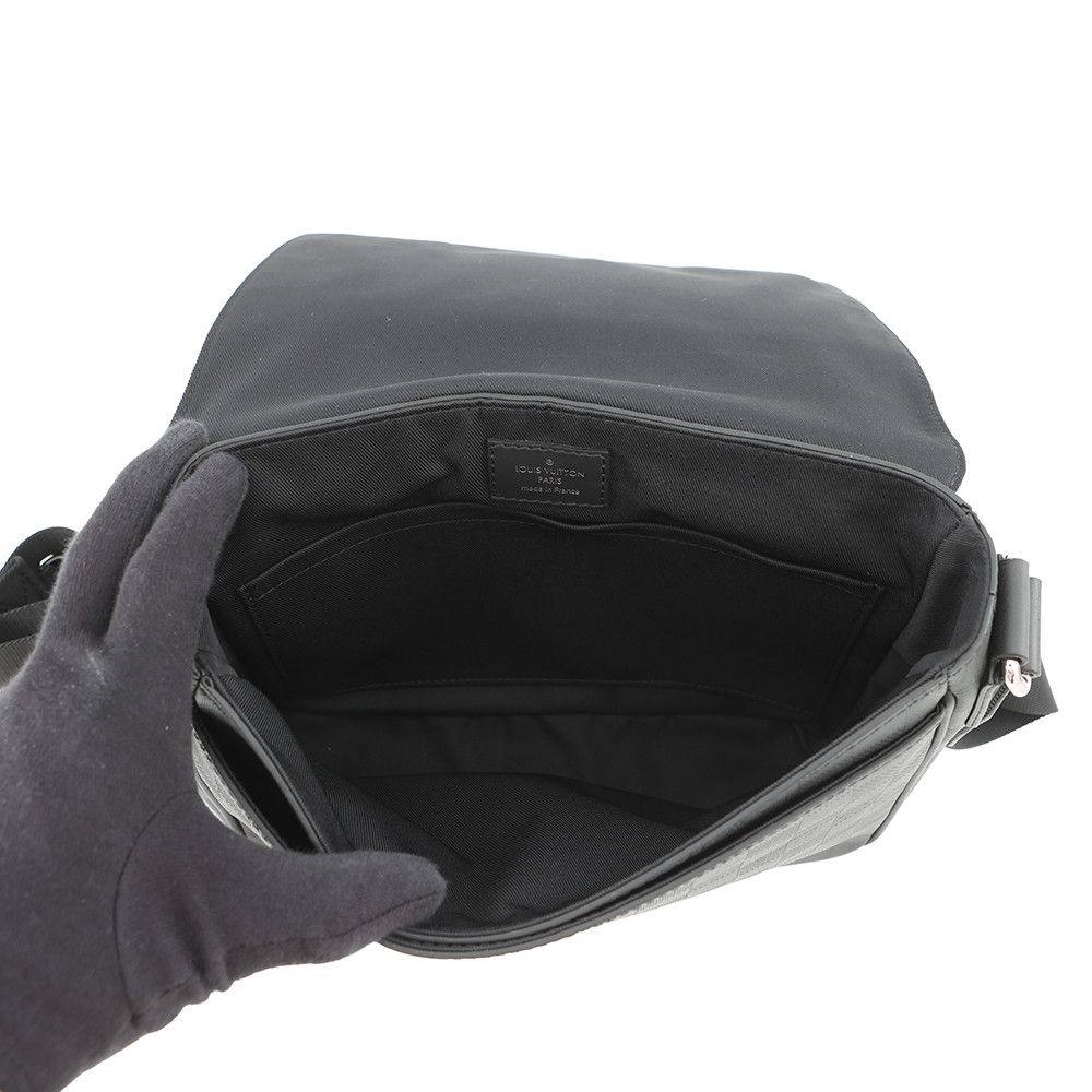 Louis Vuitton Shoulder Bag Damier Infini District PM Black — view 6